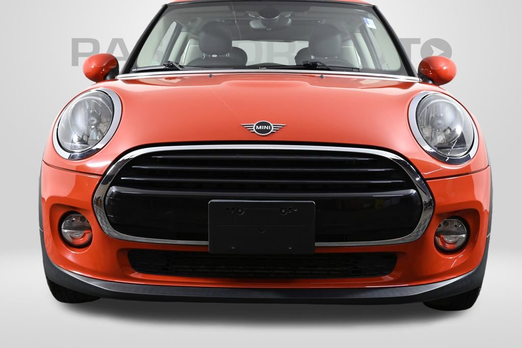 Used 2019 MINI Cooper 2-Door Hardtop w/ Signature Upholstery Package image 2