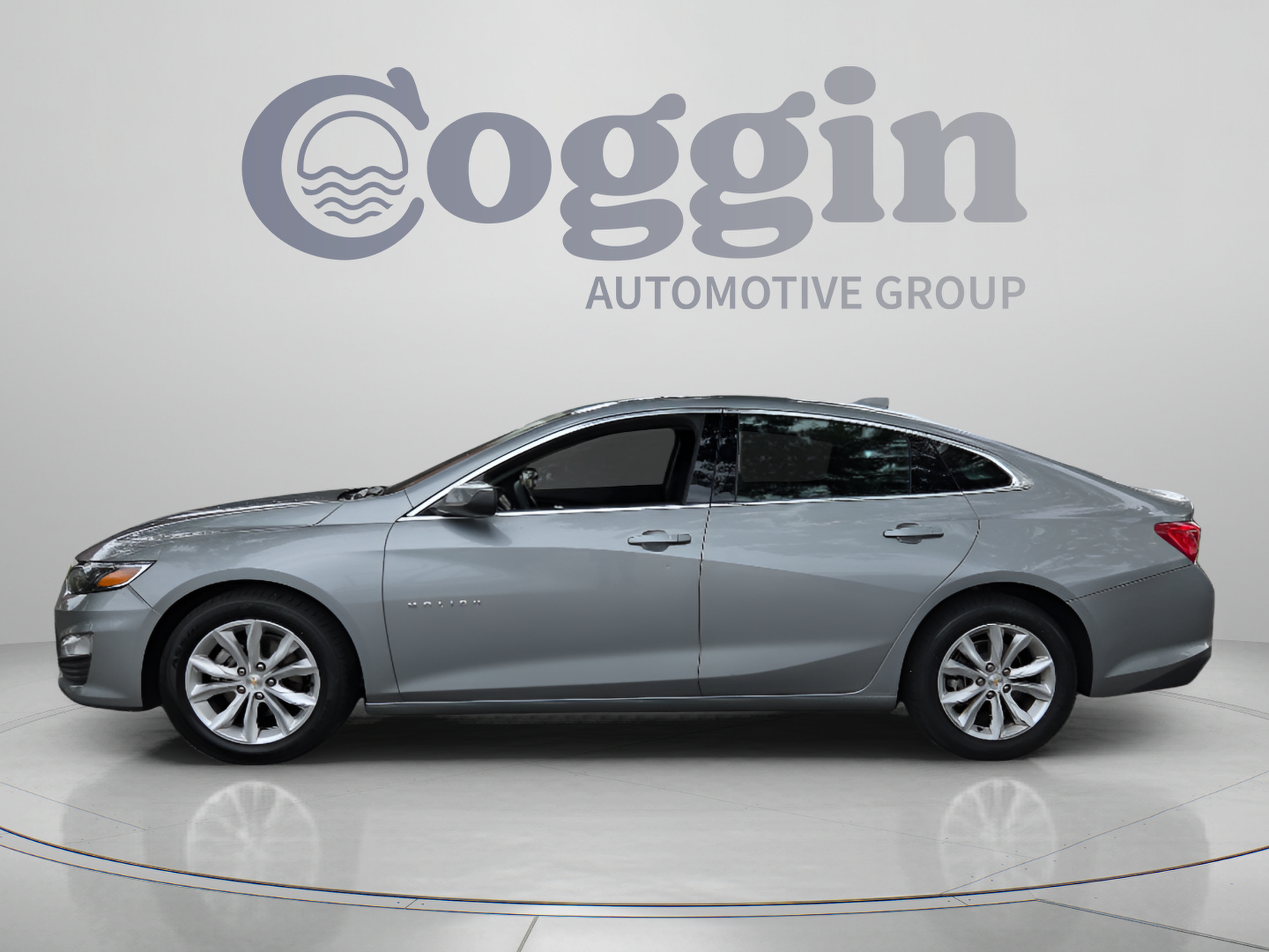 Used 2024 Chevrolet Malibu LT FWD image 2