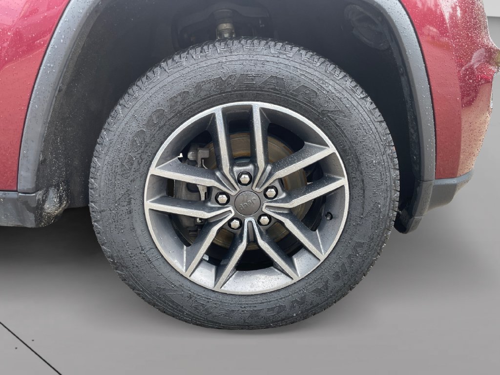 Used 2020 Jeep Grand Cherokee Limited AWD/4WD image 9