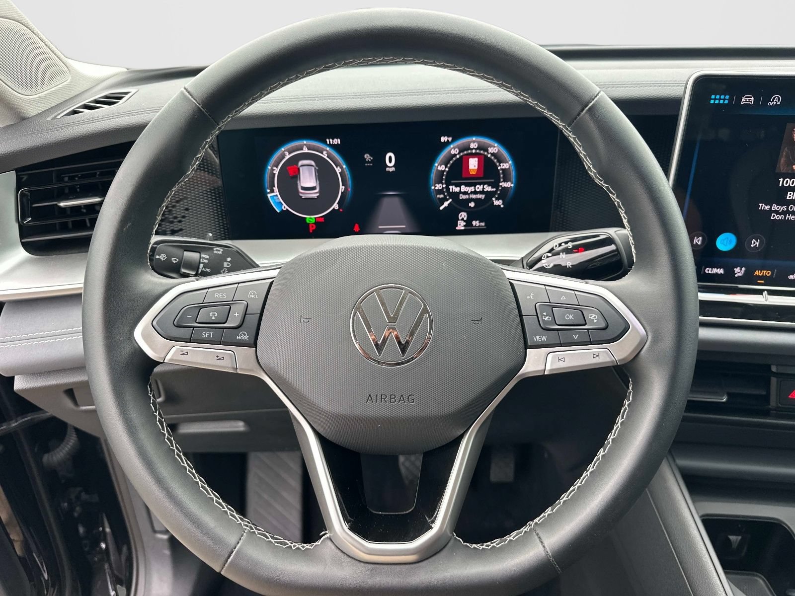 Certified 2025 Volkswagen Tiguan SE FWD image 21
