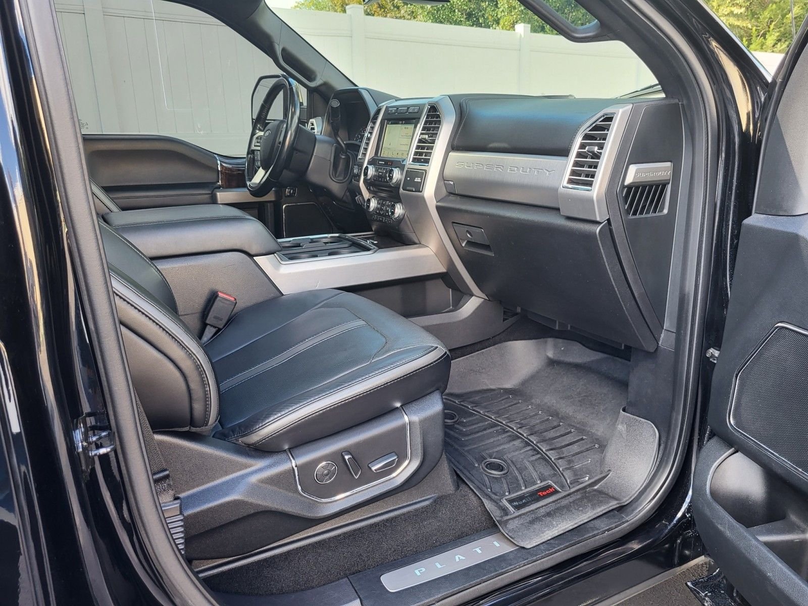 Used 2017 Ford F450 Platinum w/ Platinum Ultimate Package AWD/4WD image 14