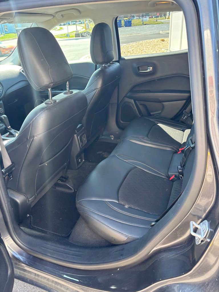 Used 2017 Jeep Compass Latitude image 3