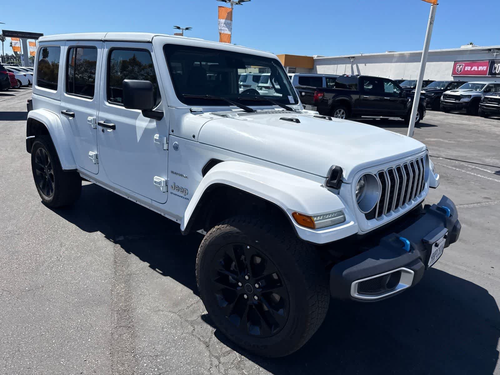 Used 2024 Jeep Wrangler Unlimited Sahara AWD/4WD image 9