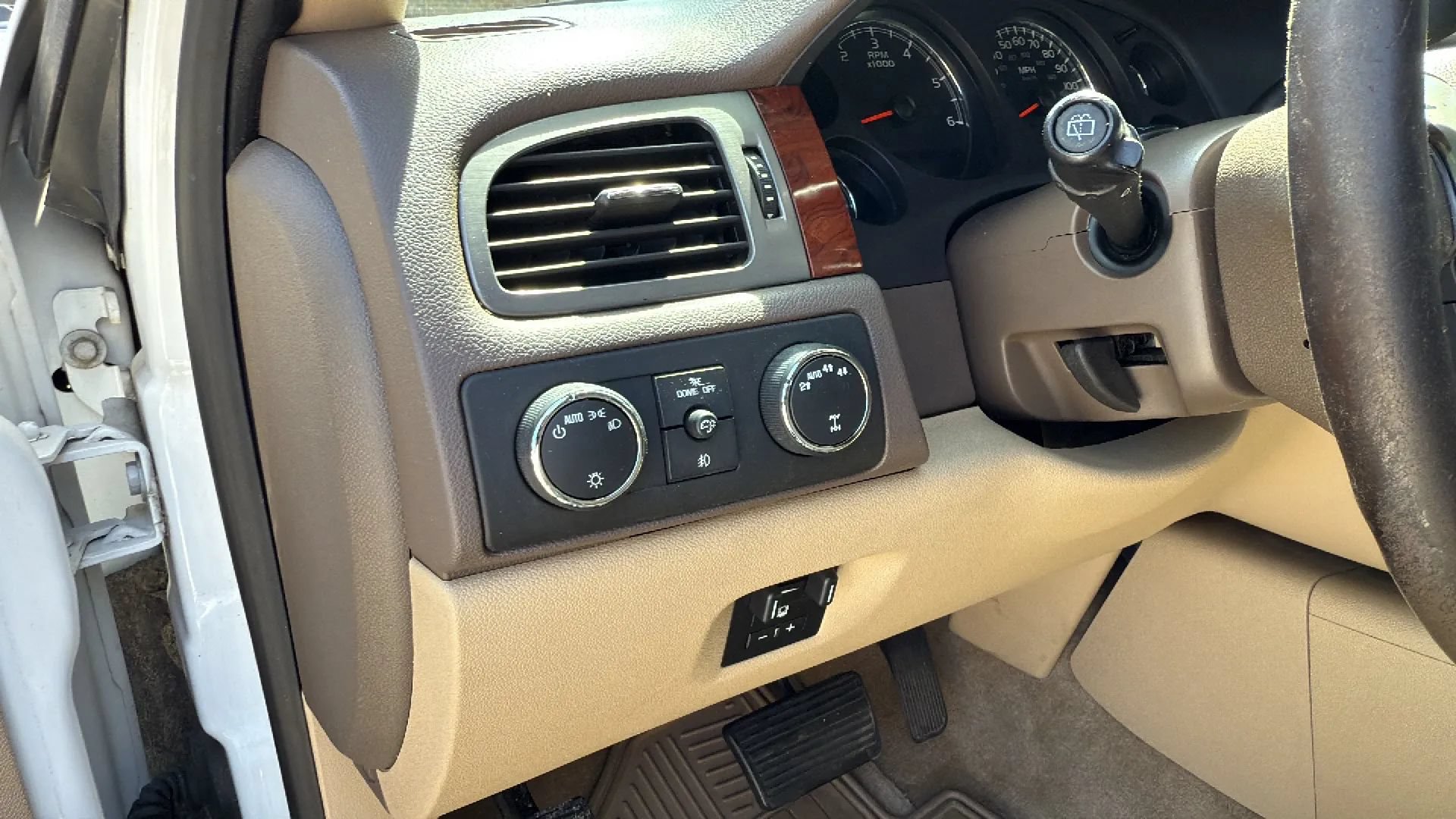 Used 2014 Chevrolet Suburban LTZ AWD/4WD image 36