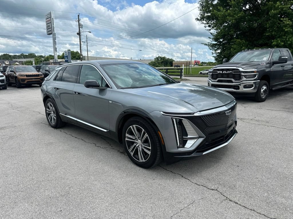 Used 2024 Cadillac Lyriq Luxury w/ LPO, Floor Liner Package RWD image 2