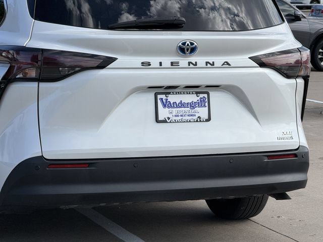 Used 2023 Toyota Sienna XLE FWD image 6