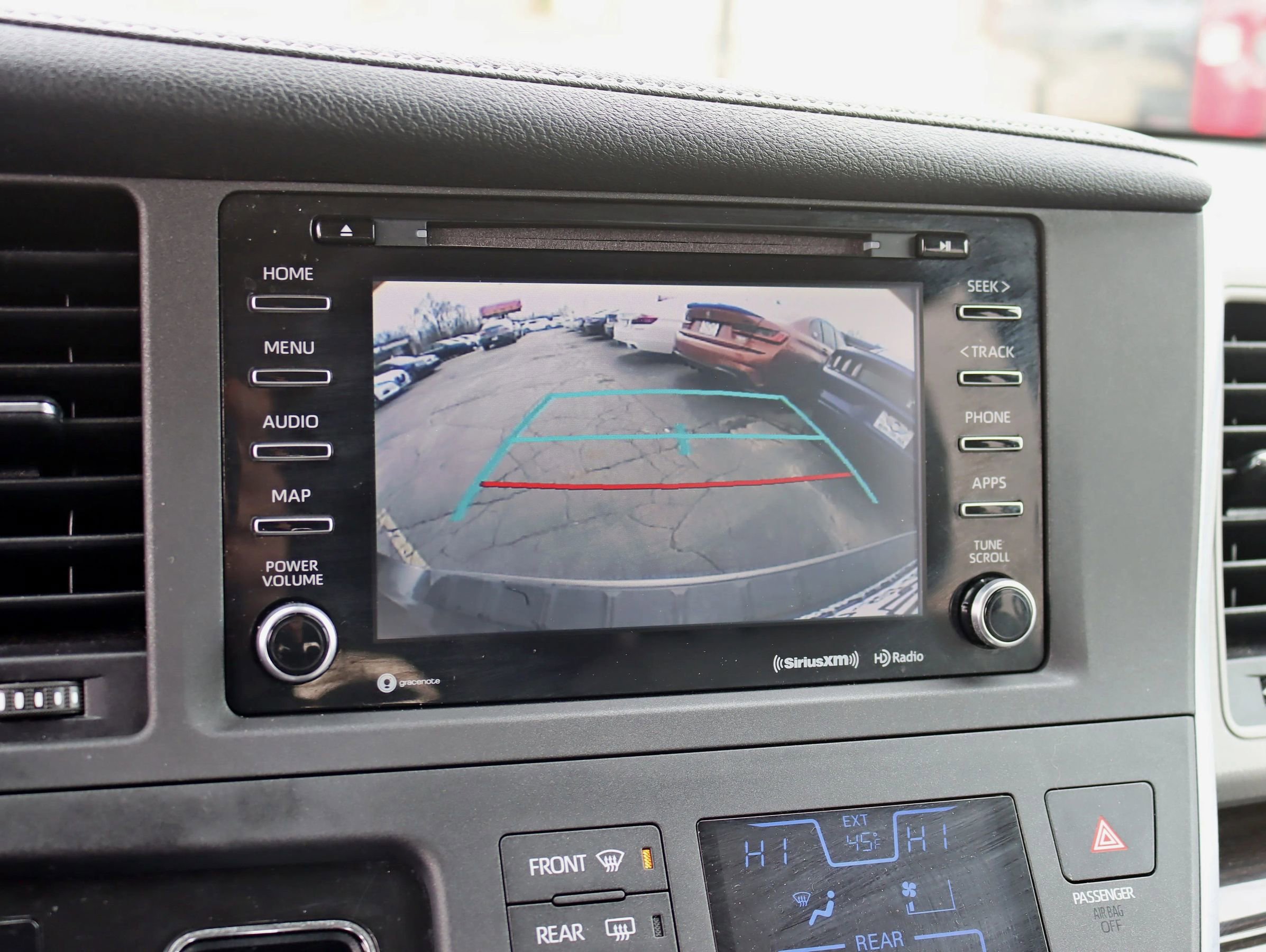 Used 2018 Toyota Sienna XLE w/ XLE Navigation Package FWD image 21