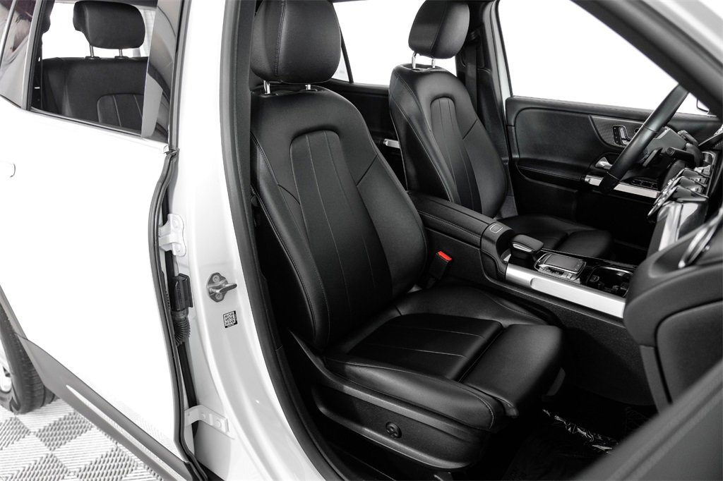 Used 2020 Mercedes-Benz GLB 250 w/ Premium Package image 35