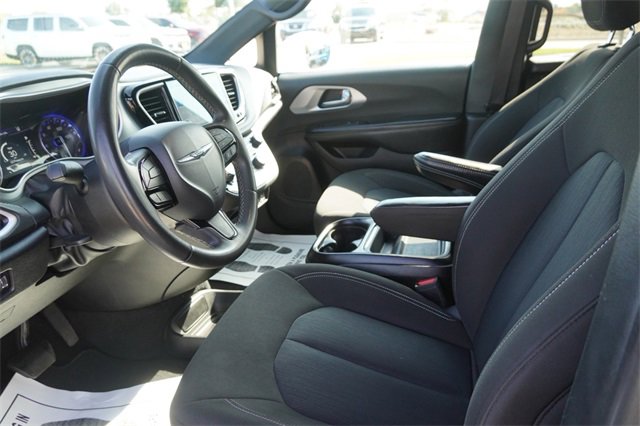 Used 2022 Chrysler Pacifica Touring image 22