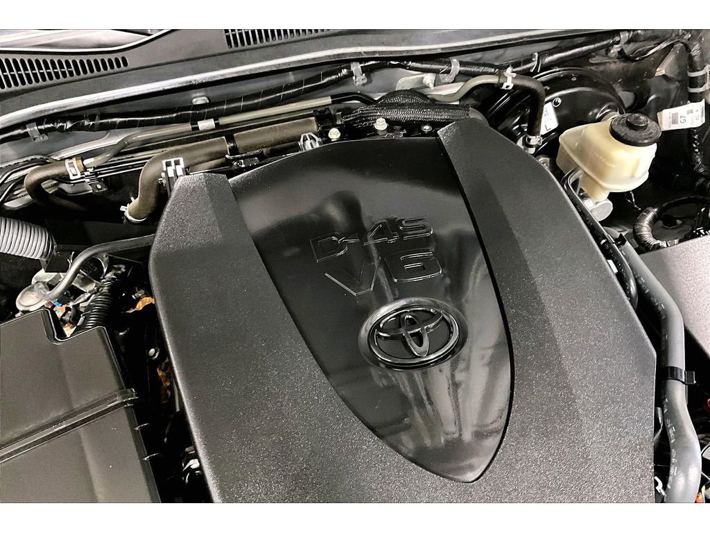 Used 2017 Toyota Tacoma SR5 w/ Tow Package image 32