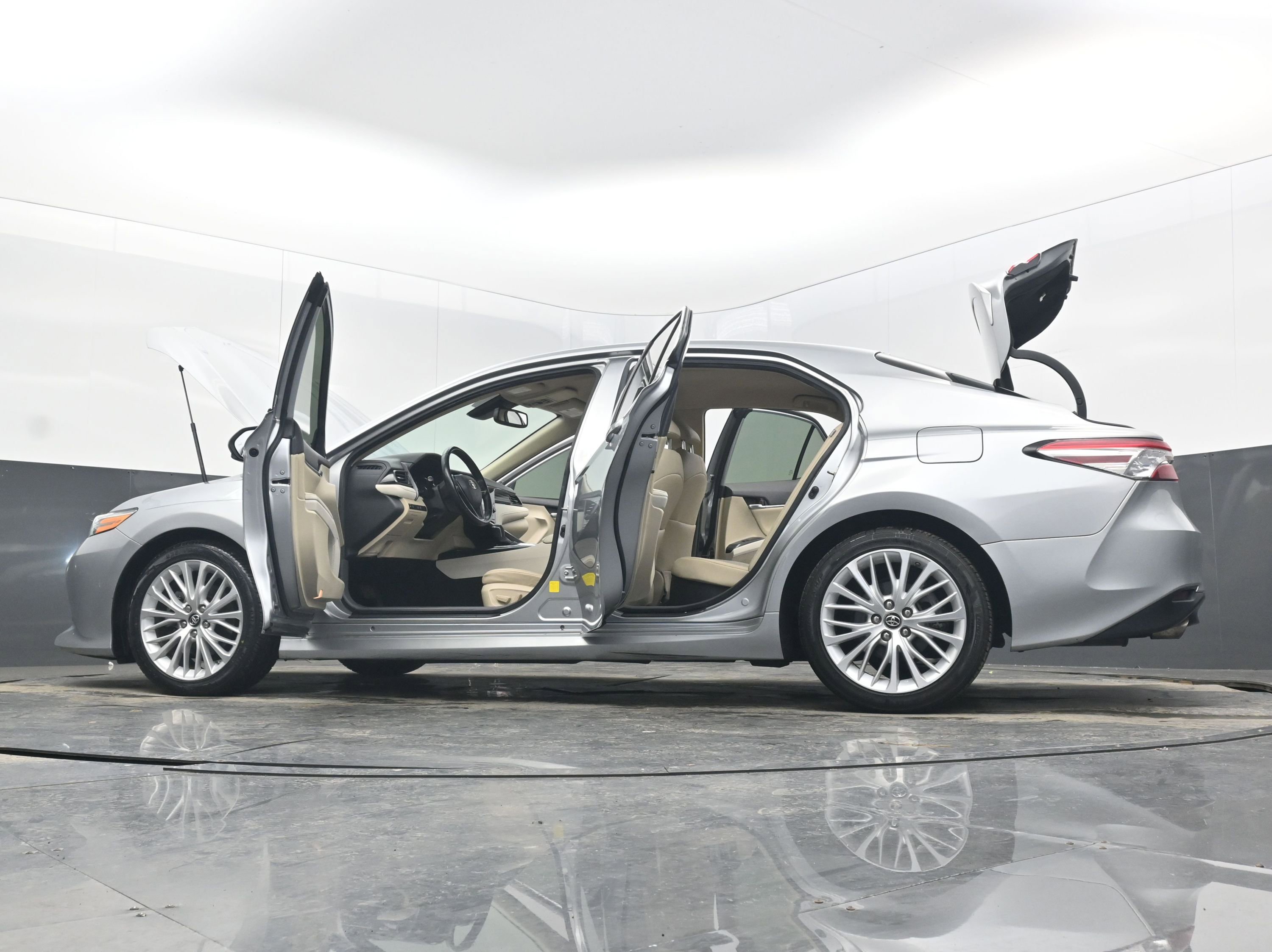 Used 2019 Toyota Camry XLE image 40