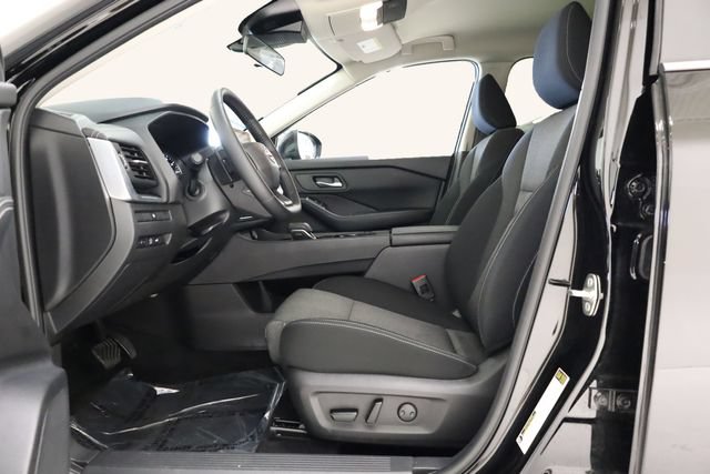 Used 2025 Nissan Rogue SV AWD/4WD image 13