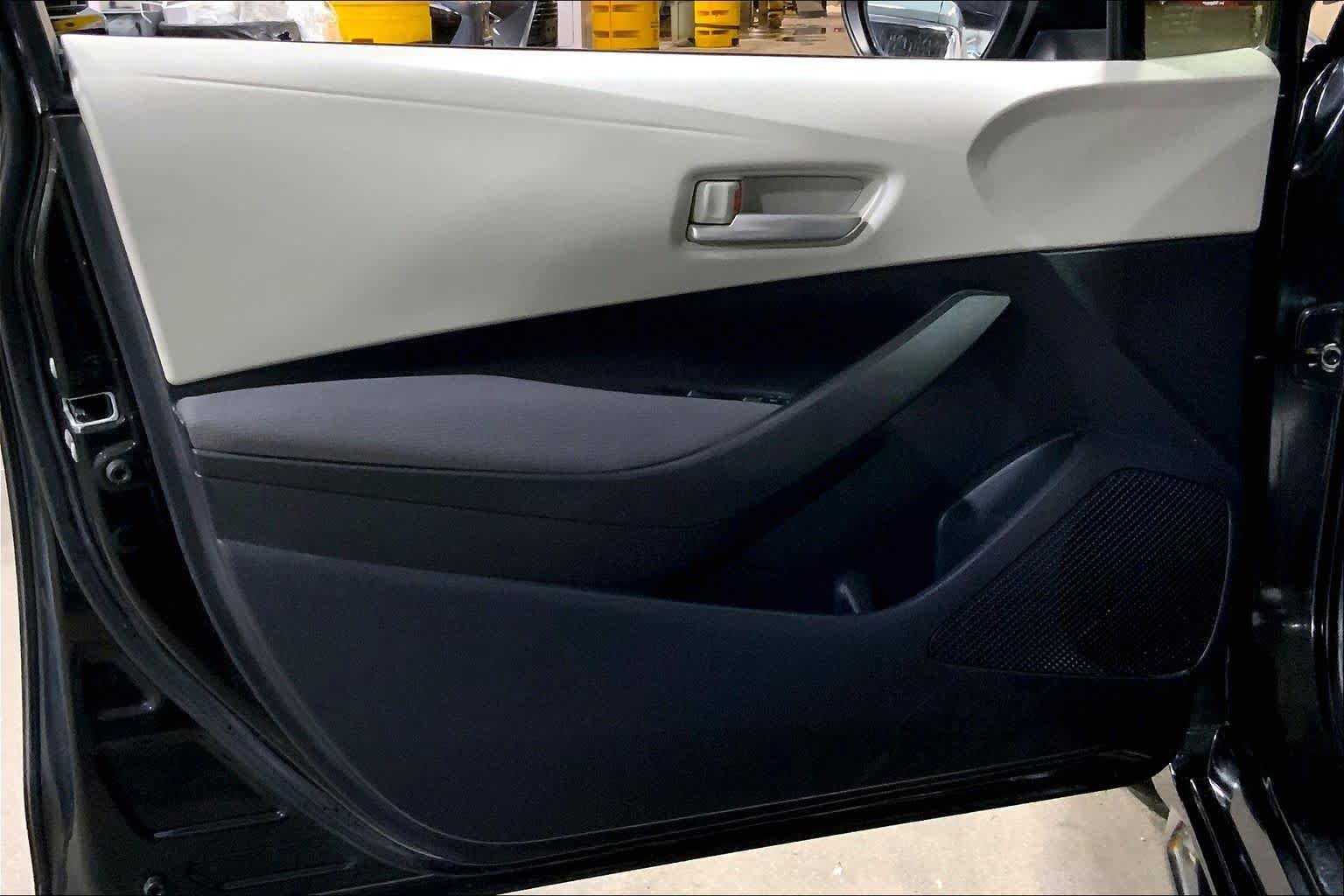 Used 2020 Toyota Corolla LE FWD image 22