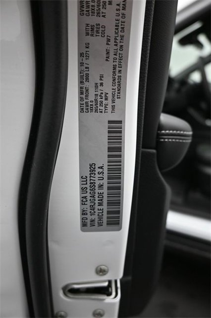 New 2025 Jeep Grand Cherokee Laredo image 16