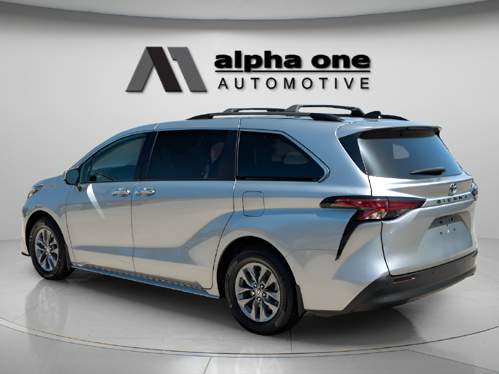 Used 2022 Toyota Sienna XLE FWD image 10