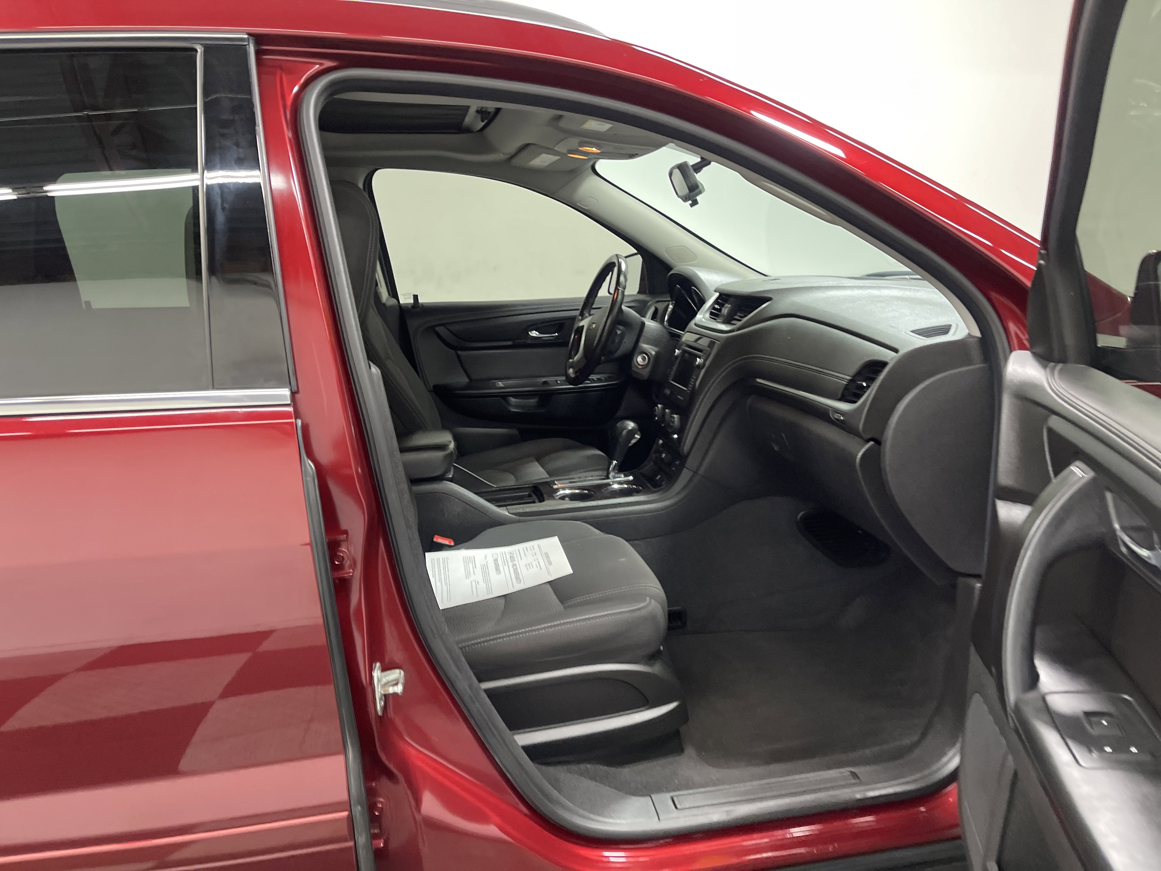 Used 2015 Chevrolet Traverse LT w/ Style and Technology Package image 27