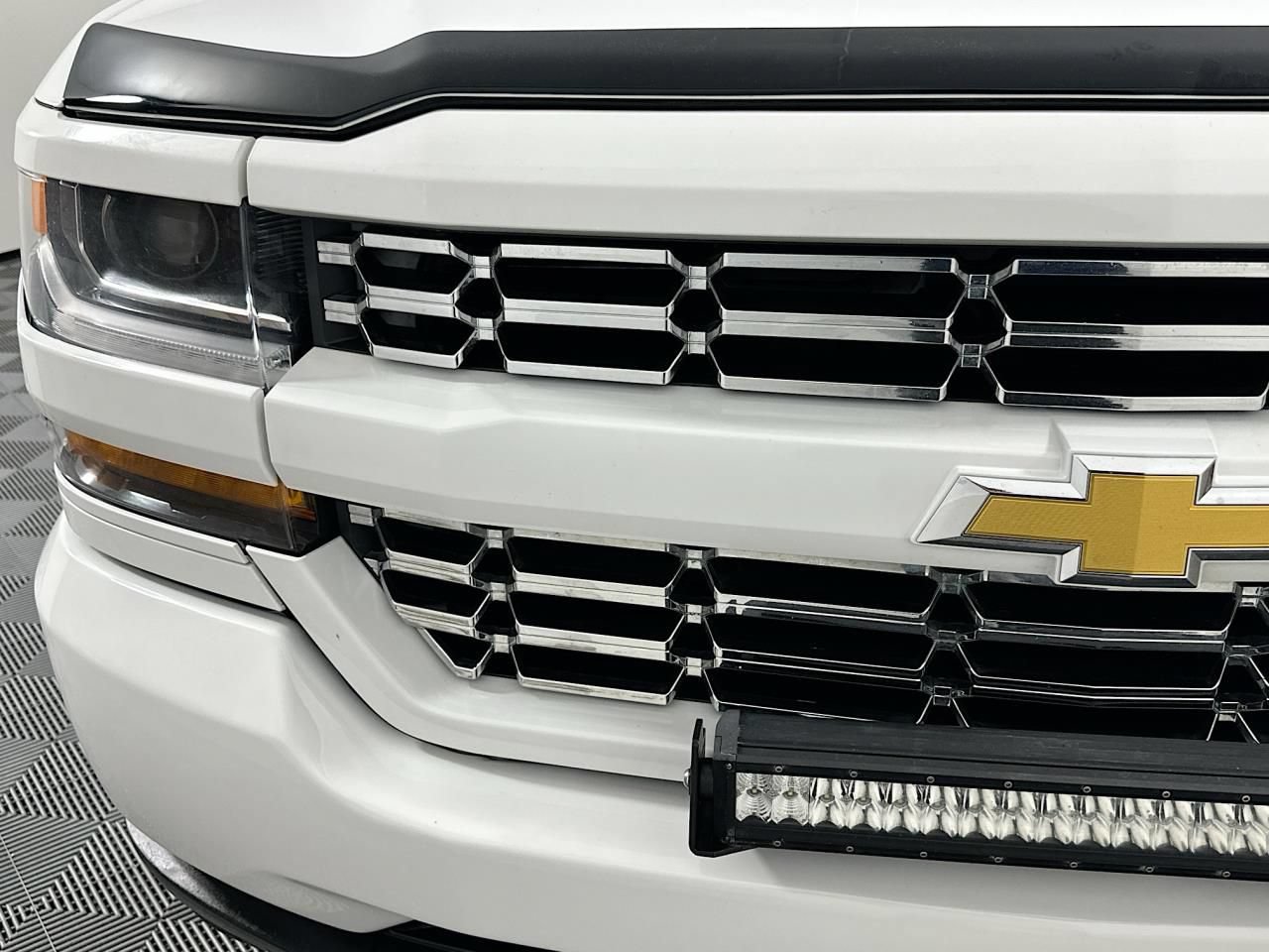 Used 2017 Chevrolet Silverado 1500 Custom w/ Custom Convenience Package AWD/4WD image 3