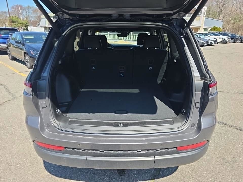 Used 2023 Jeep Grand Cherokee Altitude image 9