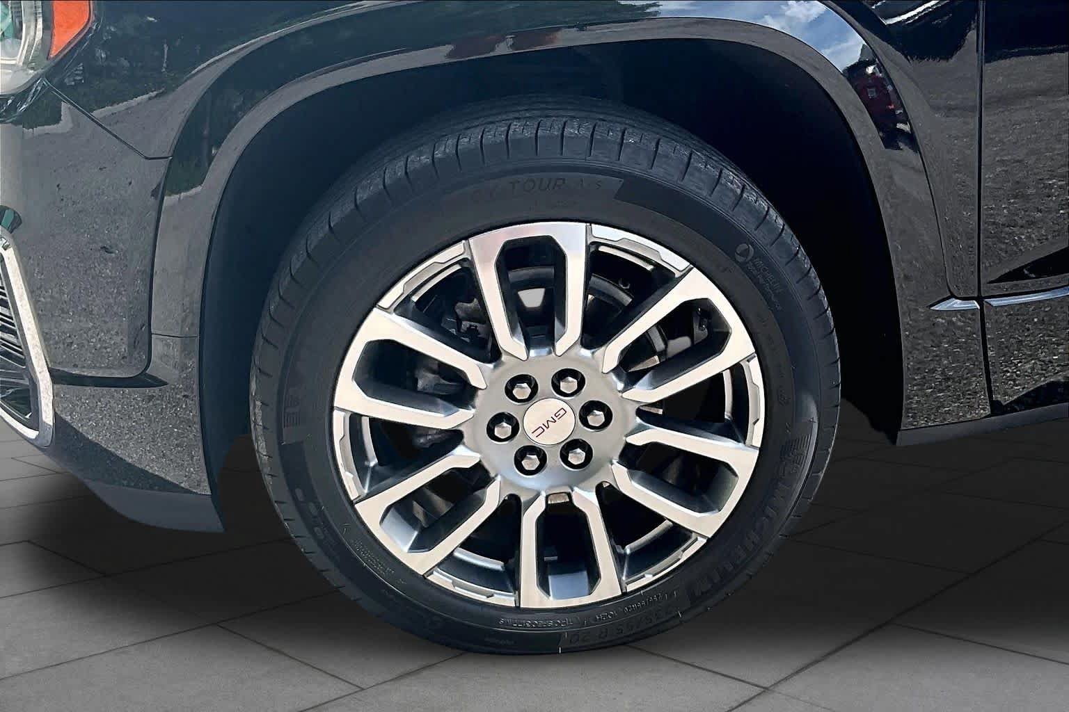 Used 2023 GMC Acadia Denali w/ Denali Ultimate Package FWD image 11
