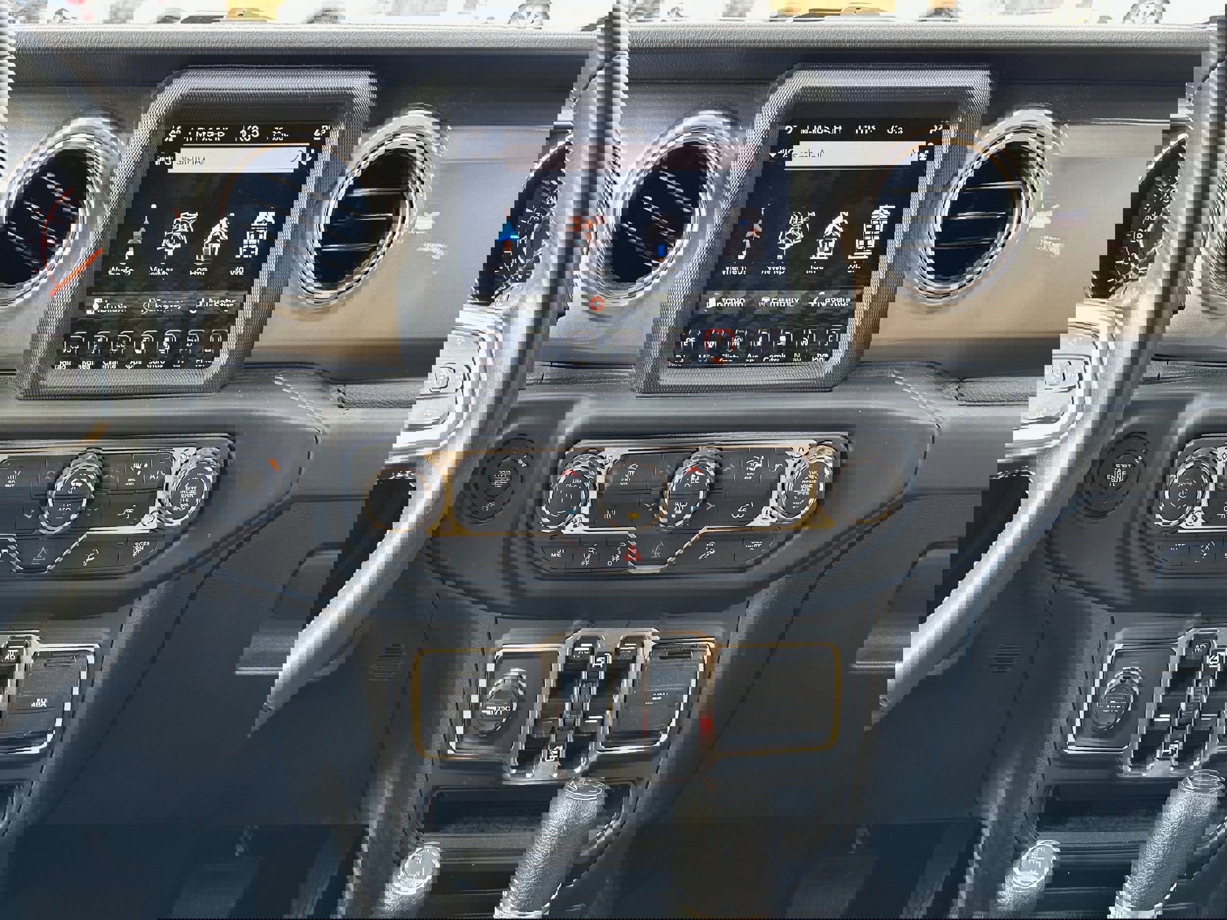 Used 2019 Jeep Wrangler Unlimited Sahara image 15