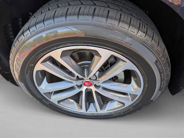 Used 2019 Jaguar F-PACE Premium image 26