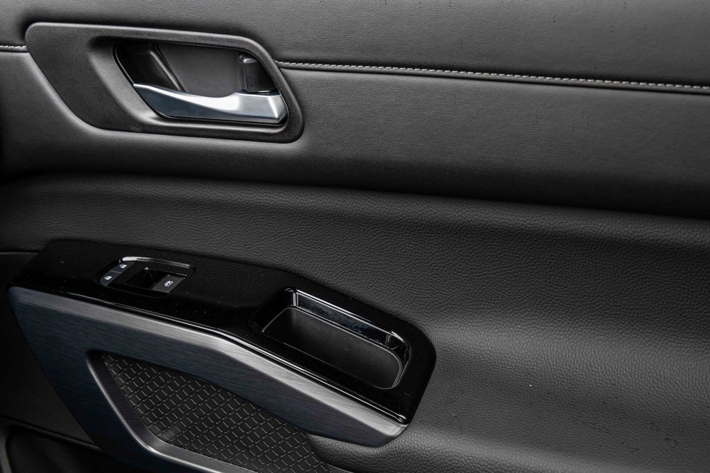 Certified 2025 Nissan Pathfinder SL w/ SL Premium Package image 16