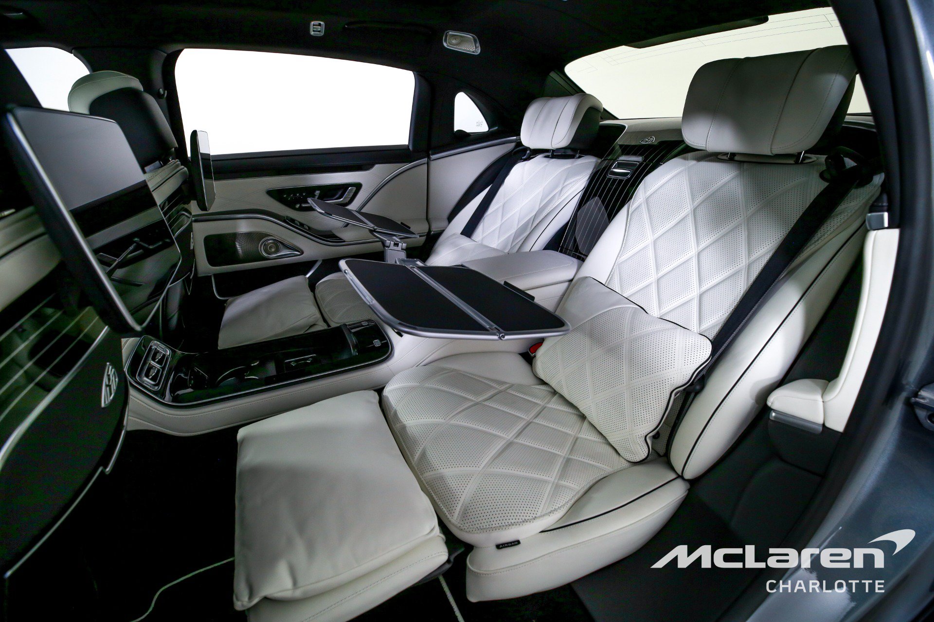 Used 2023 Mercedes-Benz Maybach S 680 4MATIC w/ Manufaktur Leather Package image 17