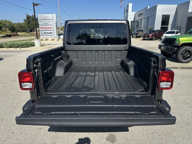 New 2025 Jeep Gladiator Sport image 10