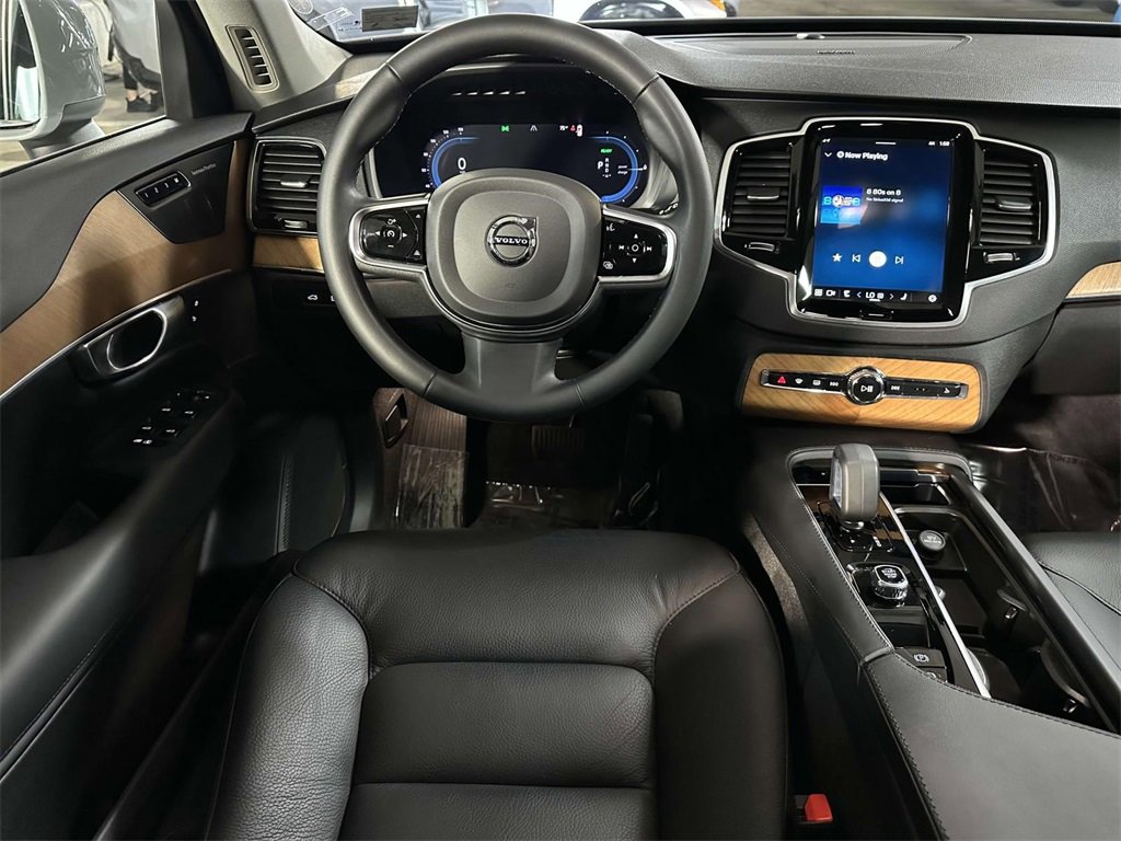 Used 2024 Volvo XC90 T8 Plus w/ Protection Package Premier image 2
