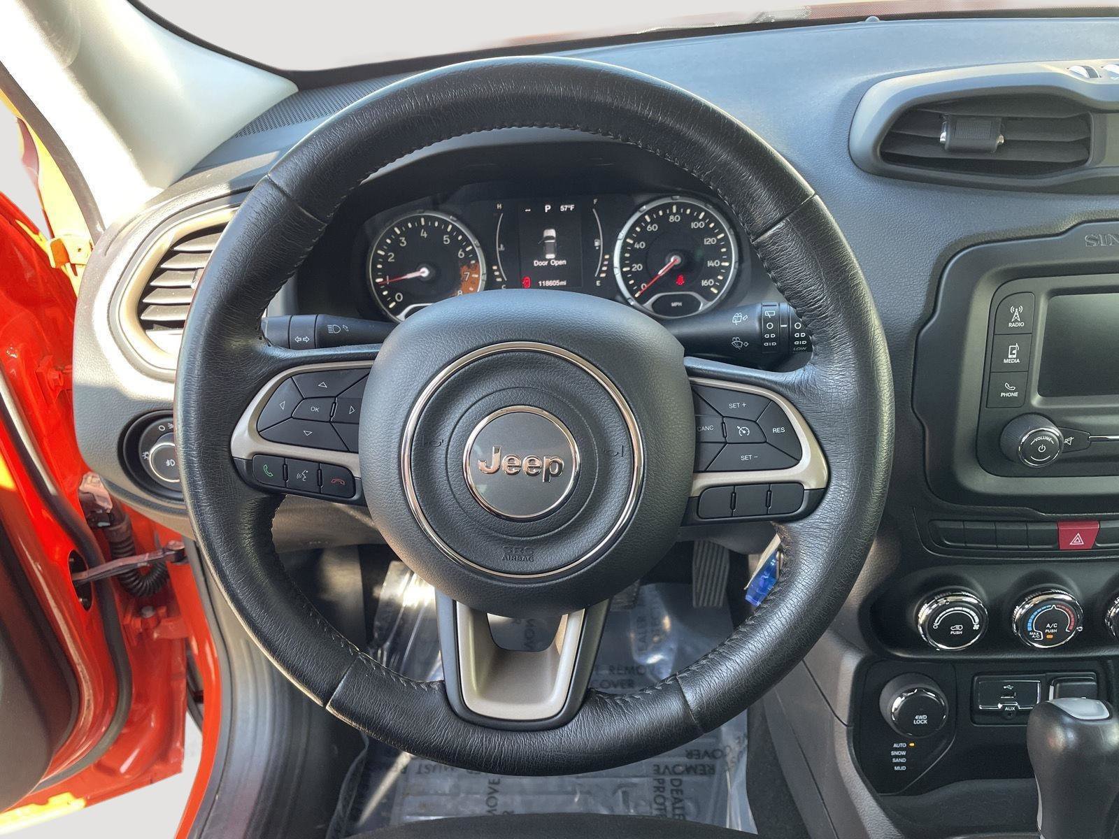 Used 2015 Jeep Renegade Latitude AWD/4WD image 18