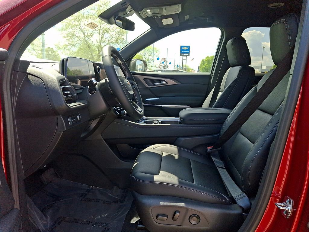 New 2026 Chevrolet Traverse LT w/ LPO, Floor Liner Package FWD image 9