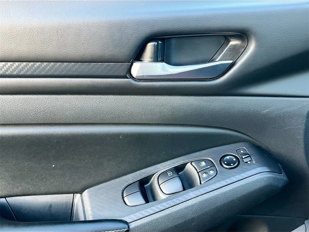 Used 2024 Nissan Altima 2.5 SV image 17