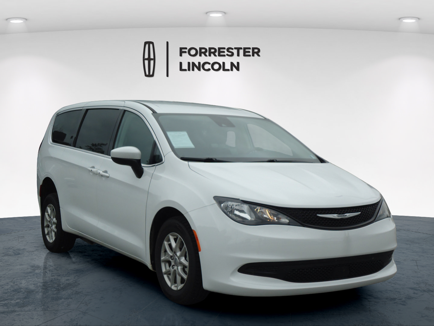 Used 2023 Chrysler Voyager LX FWD image 7