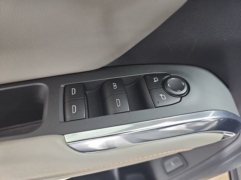 Used 2025 Chevrolet Traverse LT AWD/4WD image 35