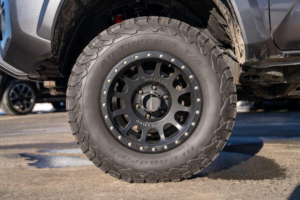 Used 2018 Toyota Tacoma TRD Sport w/ Technology Package image 2