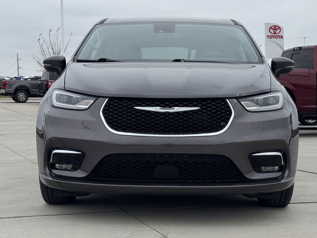 Used 2023 Chrysler Pacifica Touring-L image 7