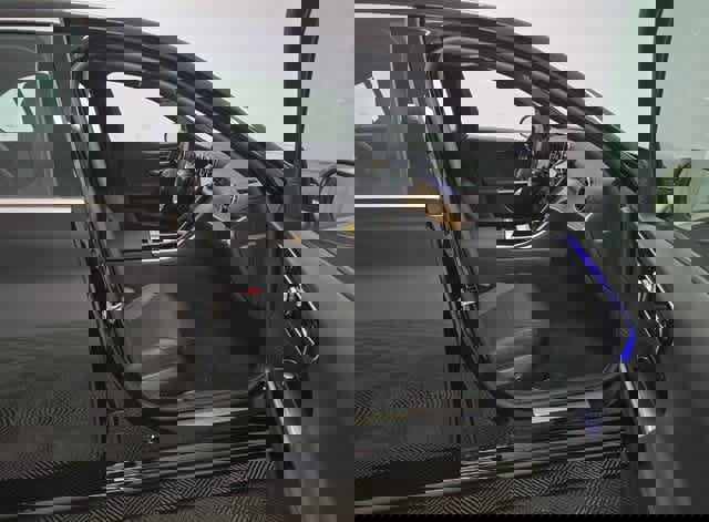 Used 2024 Mercedes-Benz C 300 Sedan image 5