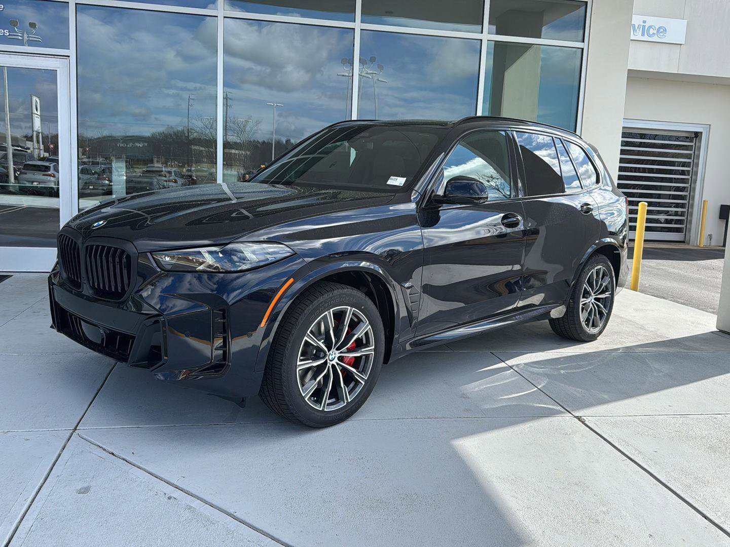 New 2026 BMW X5 xDrive40i w/ M Sport Package image 2