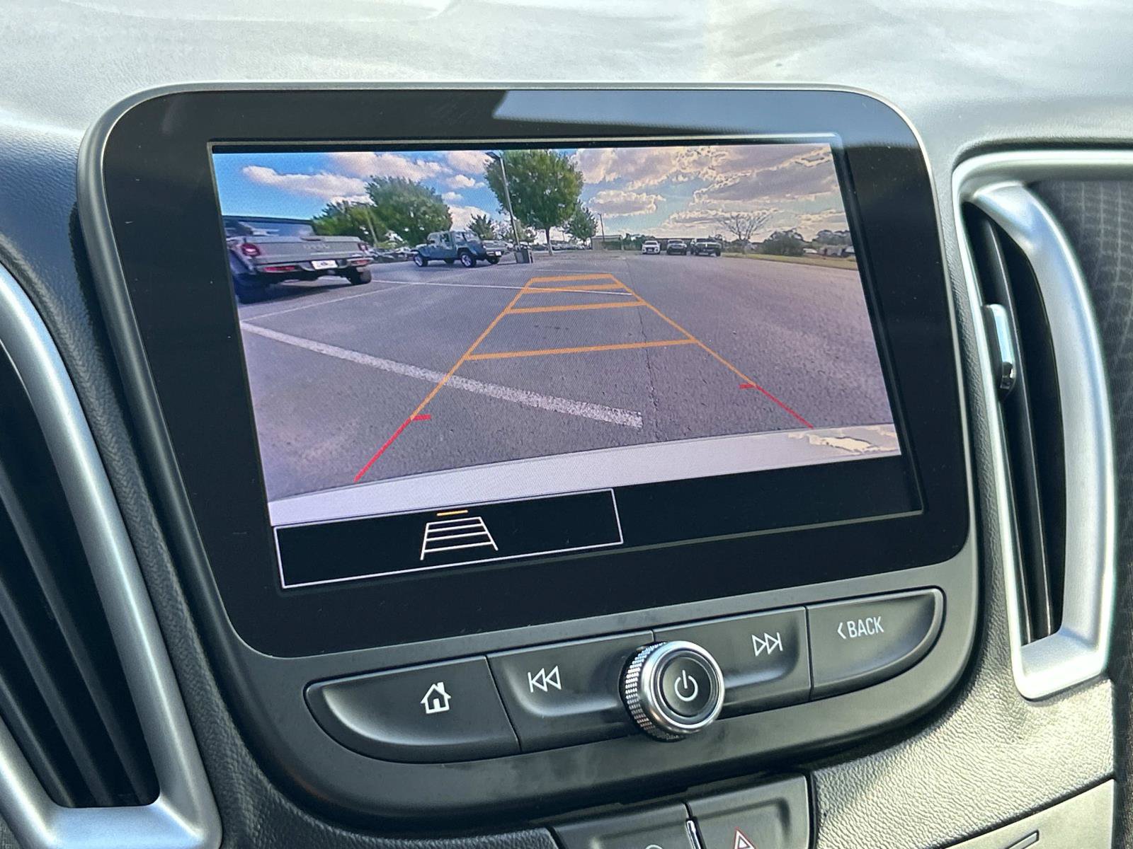 Used 2025 Chevrolet Malibu LT FWD image 28