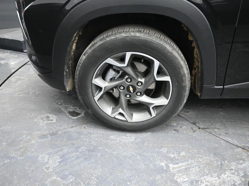 Used 2025 Chevrolet Trax LT image 13