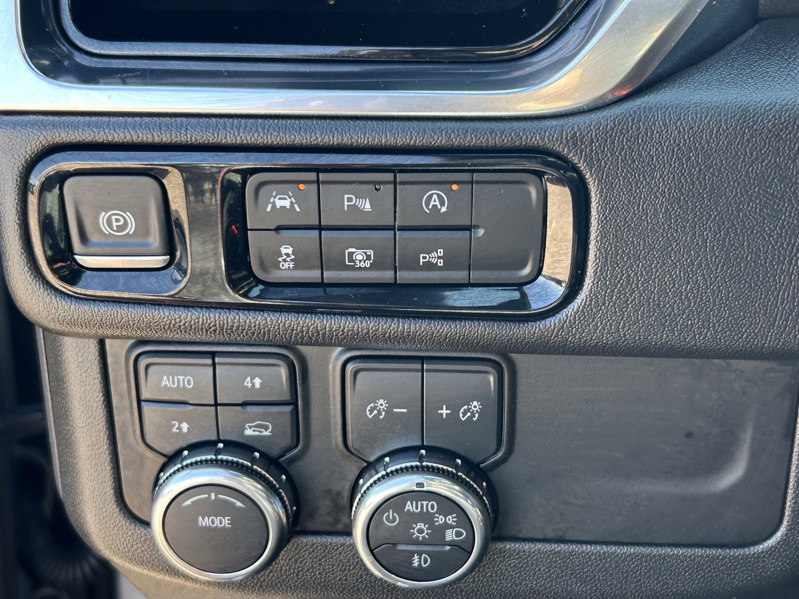 Used 2025 GMC Yukon Denali image 15