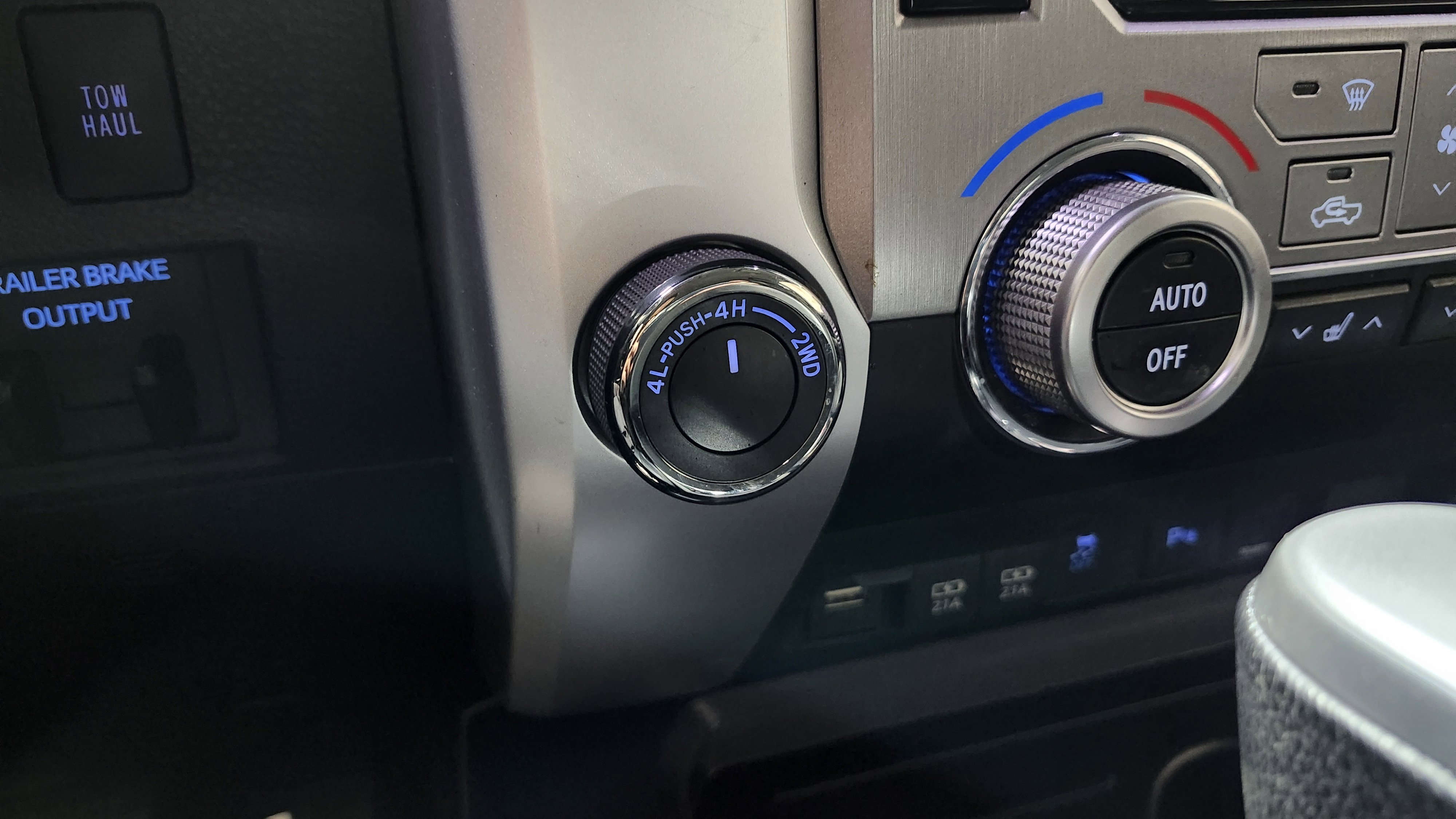 Used 2021 Toyota Tundra Limited image 32