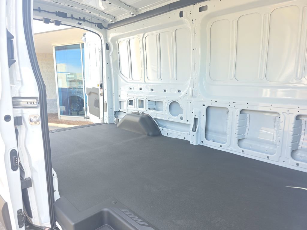 New 2025 Ford Transit 250 148 Medium Roof image 17