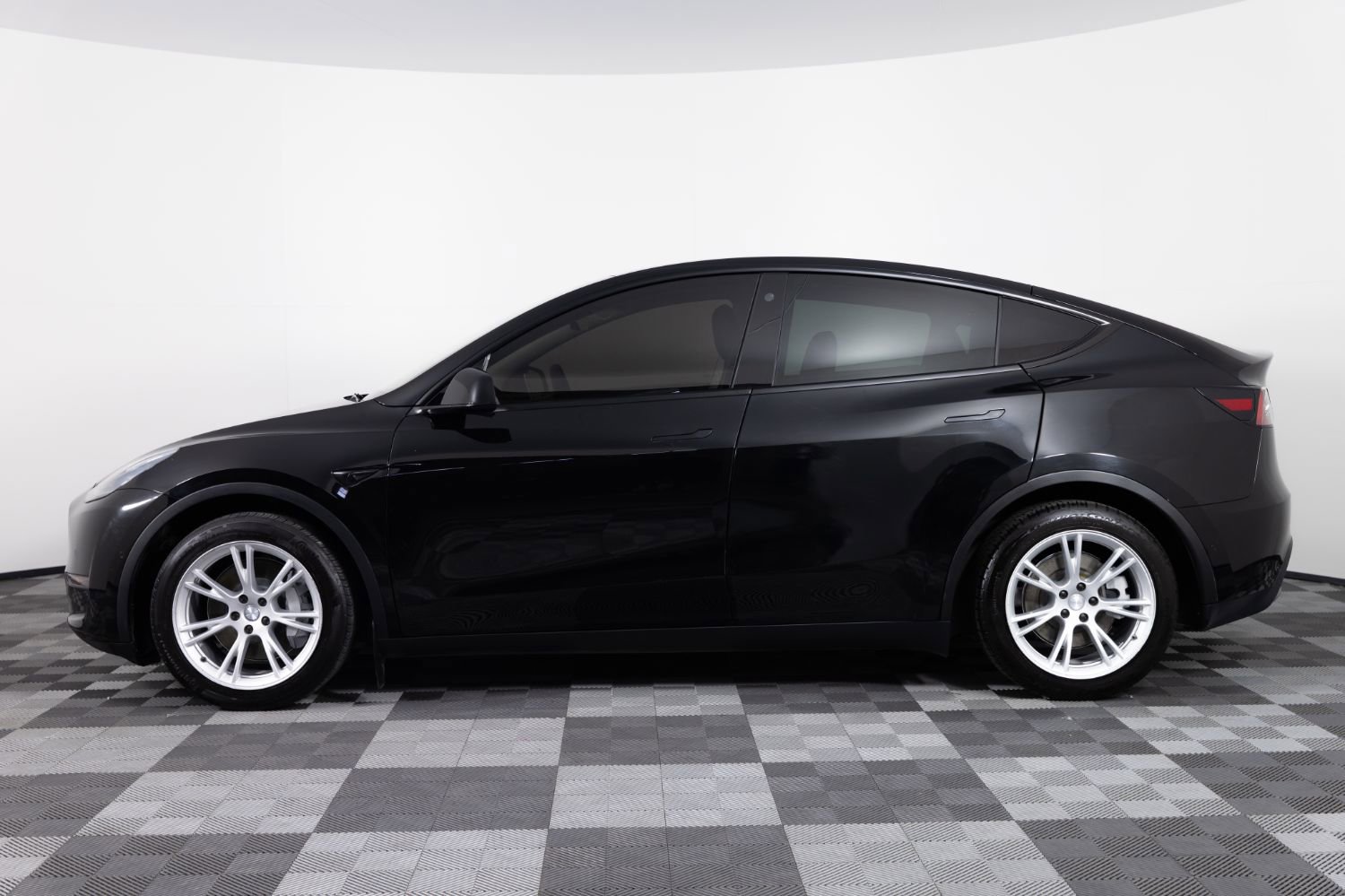 Used 2021 Tesla Model Y Long Range AWD/4WD image 3