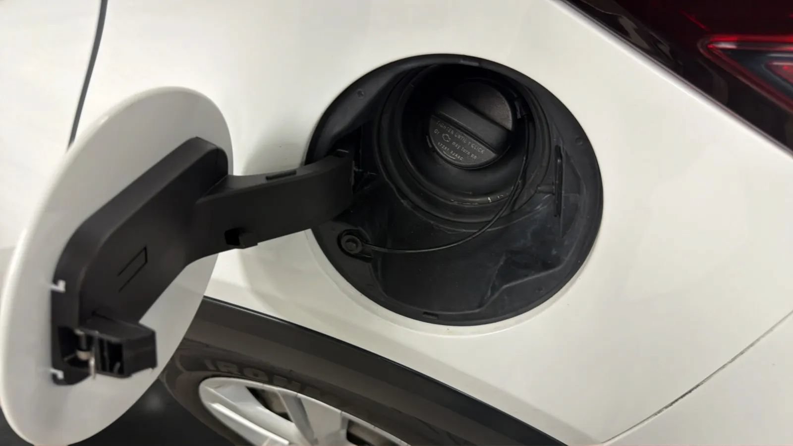 Used 2022 Nissan Kicks S FWD image 30