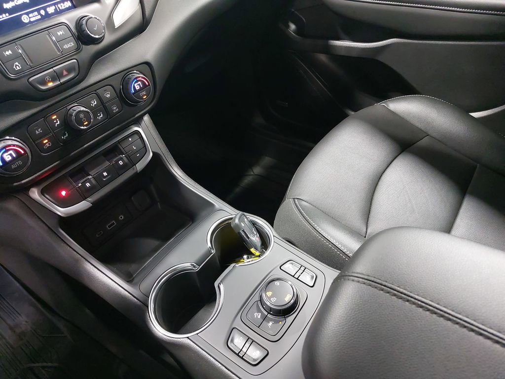 Used 2024 GMC Terrain SLT w/ Infotainment Package II image 26