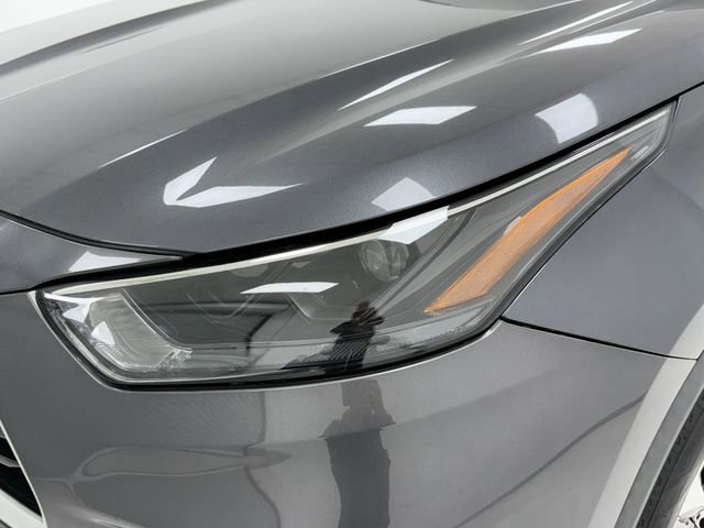 Used 2023 Toyota Highlander XLE FWD image 6