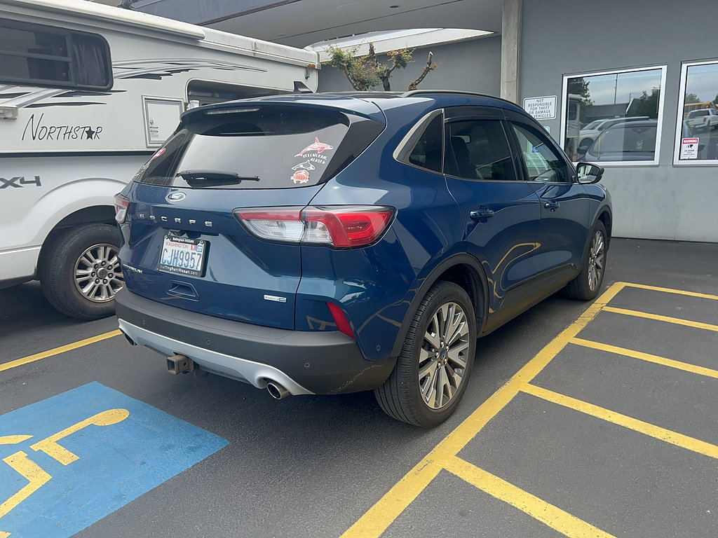 Used 2020 Ford Escape Titanium w/ Titanium Premium Package 2.0 AWD/4WD image 3