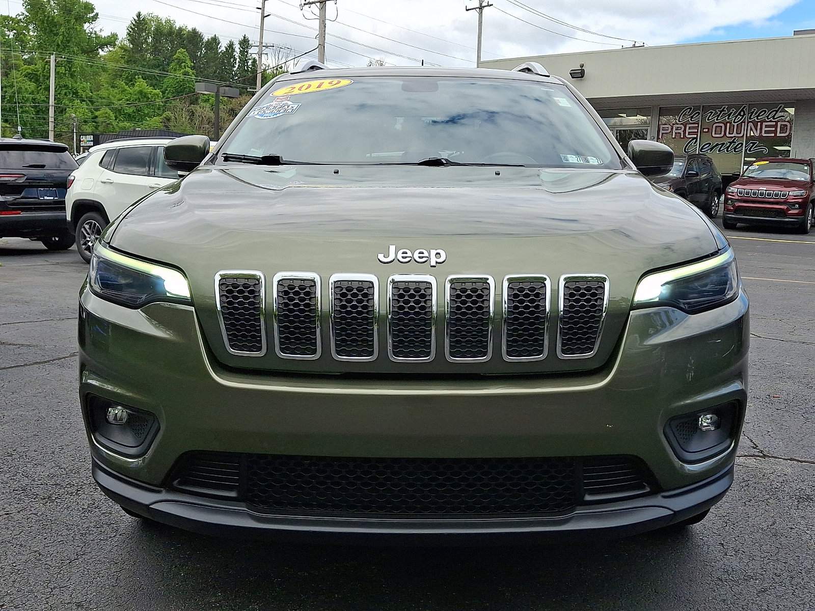 Certified 2019 Jeep Cherokee Latitude Plus AWD/4WD image 2