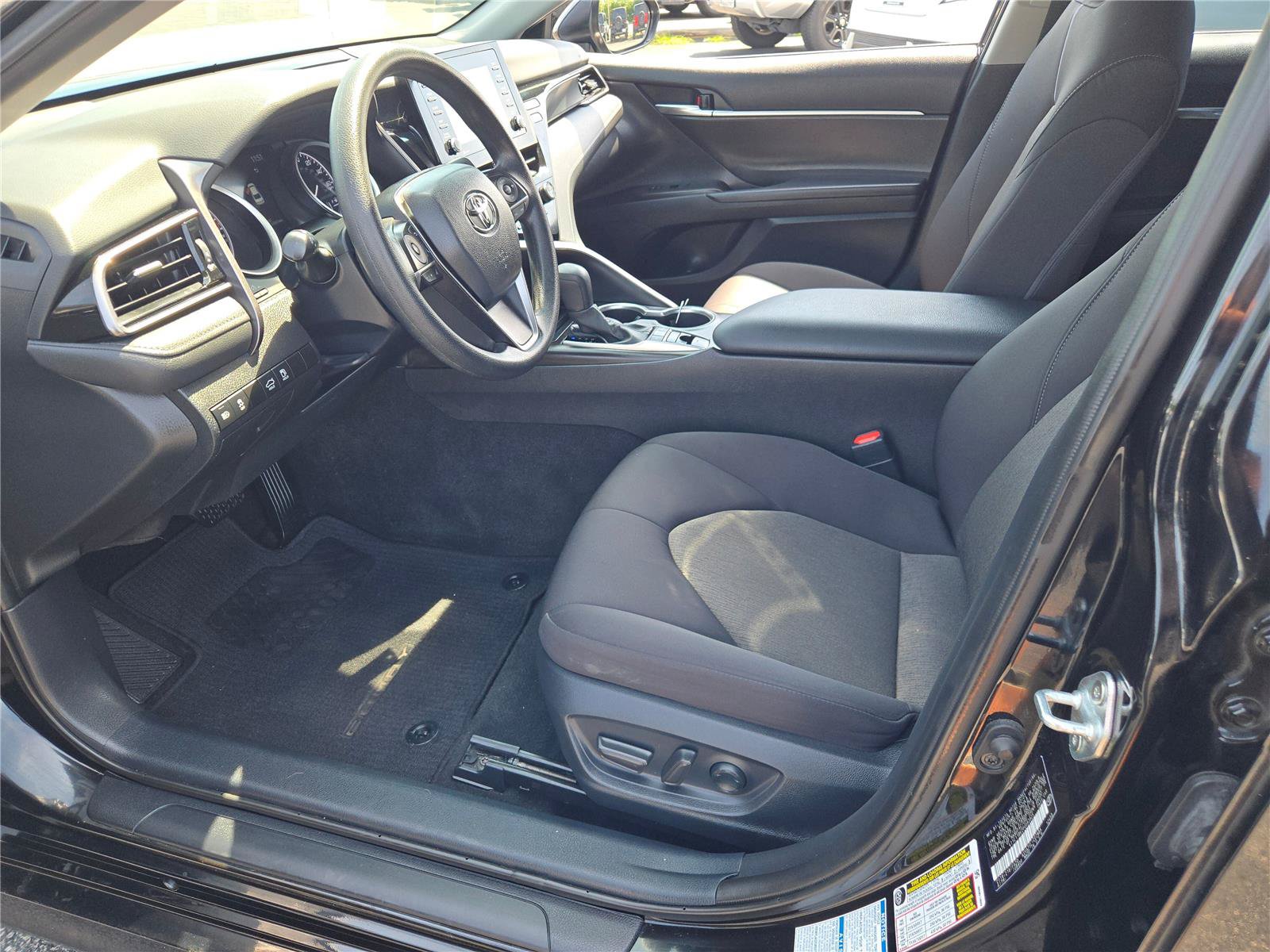 Used 2023 Toyota Camry LE AWD/4WD image 23
